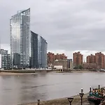 Modern One Bed Flat Overlooking The Thames River