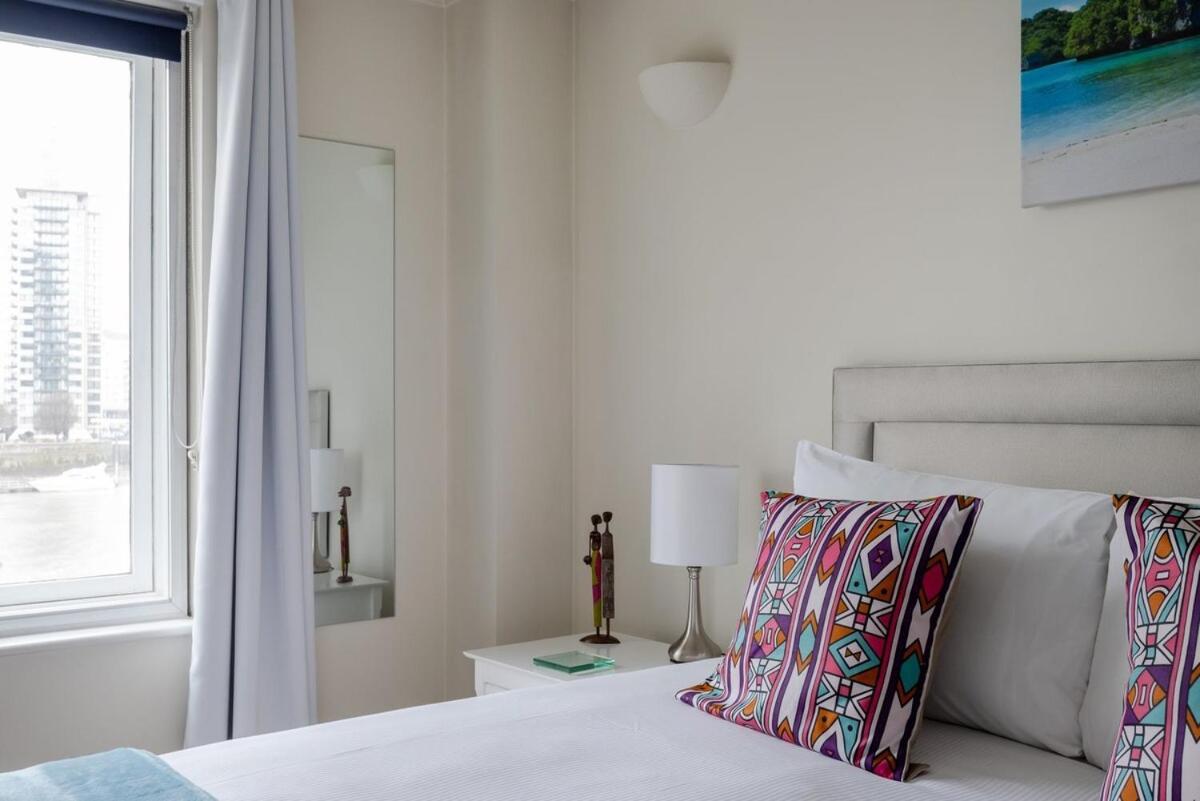 Modern One Bed Flat Overlooking The Thames River London