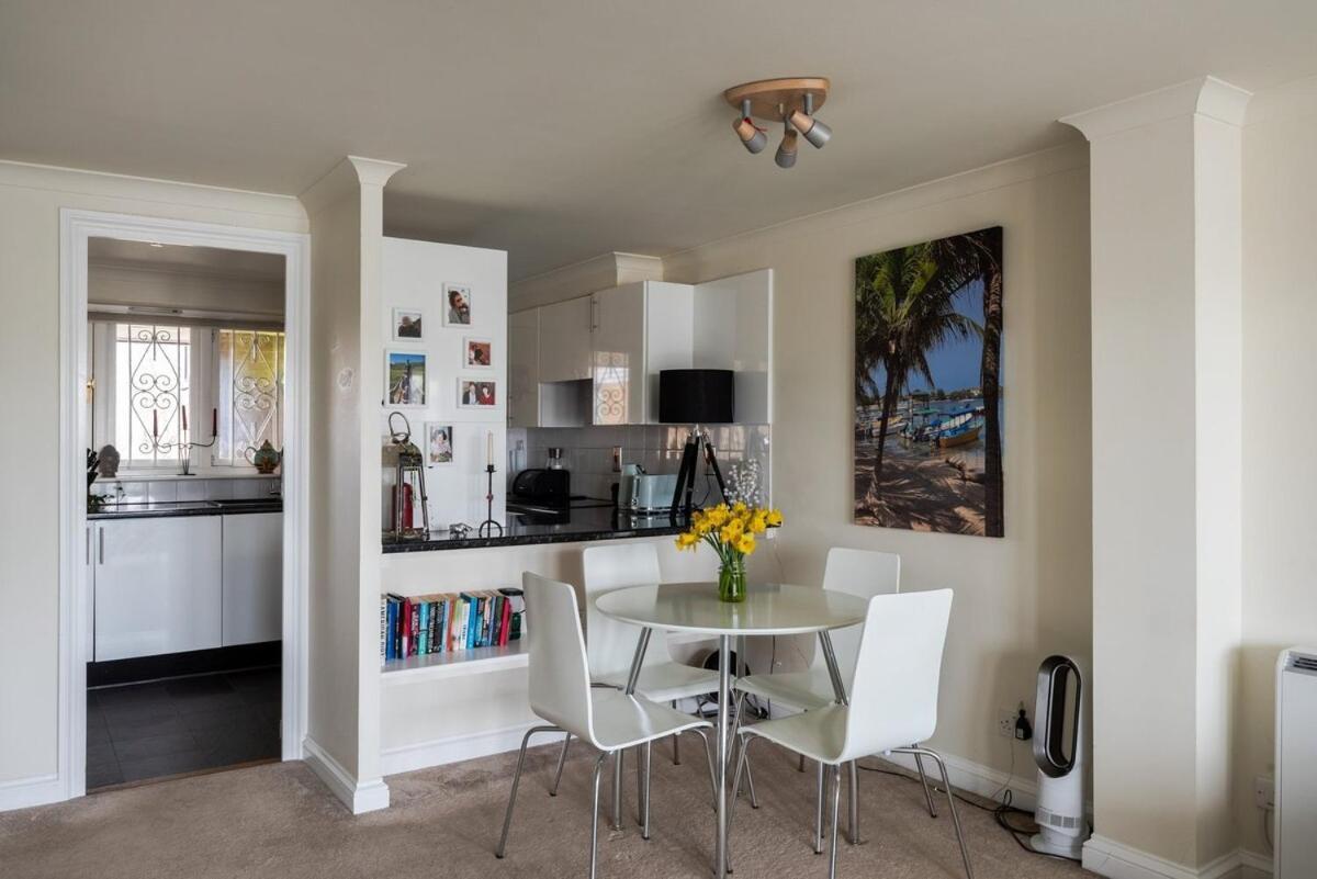 Modern One Bed Flat Overlooking The Thames River Apartment