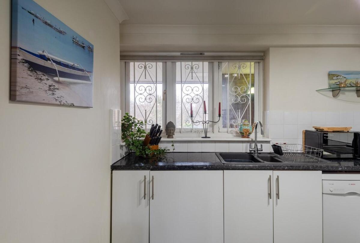 Modern One Bed Flat Overlooking The Thames River Apartment *