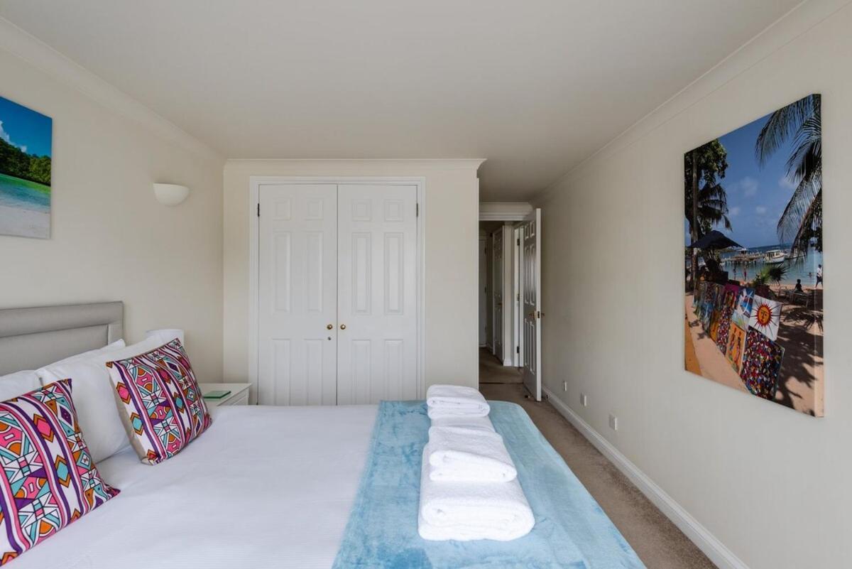 Modern One Bed Flat Overlooking The Thames River London