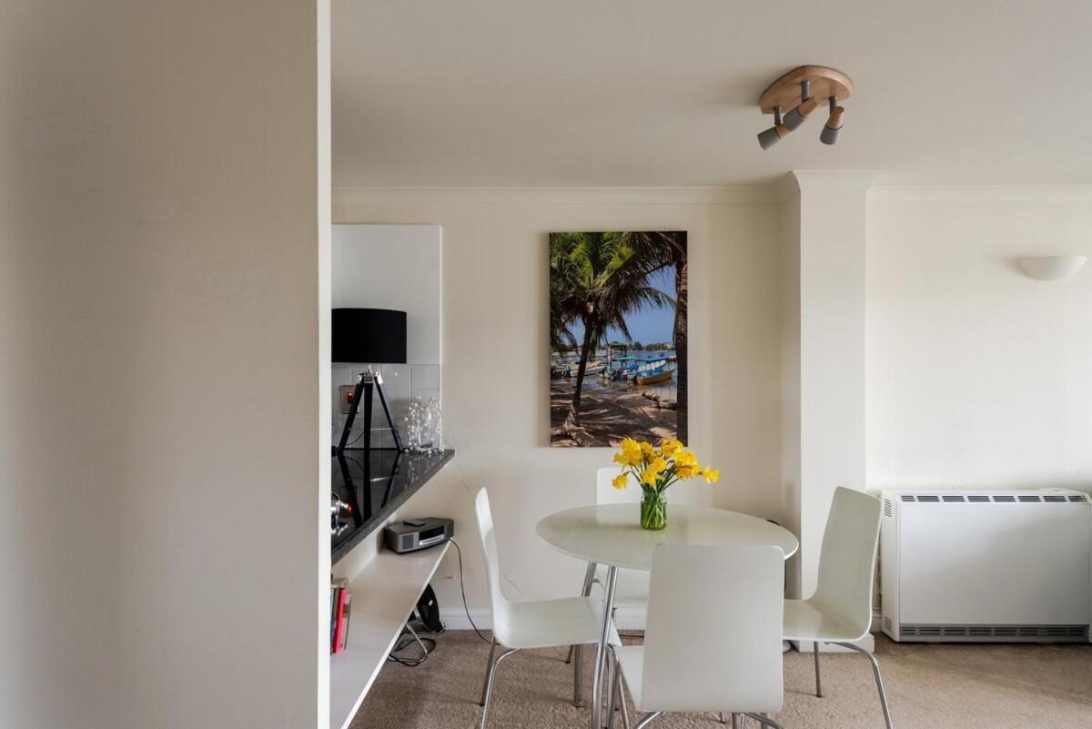 Modern One Bed Flat Overlooking The Thames River Apartment